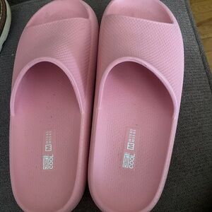 32 Degrees Pink Sandals with Comfort and Style
